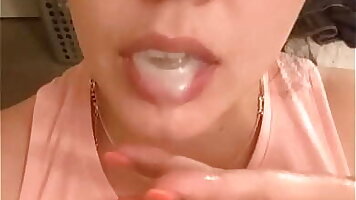 Shy Lynn - shoot a huge load in my mouth to play with and lick up